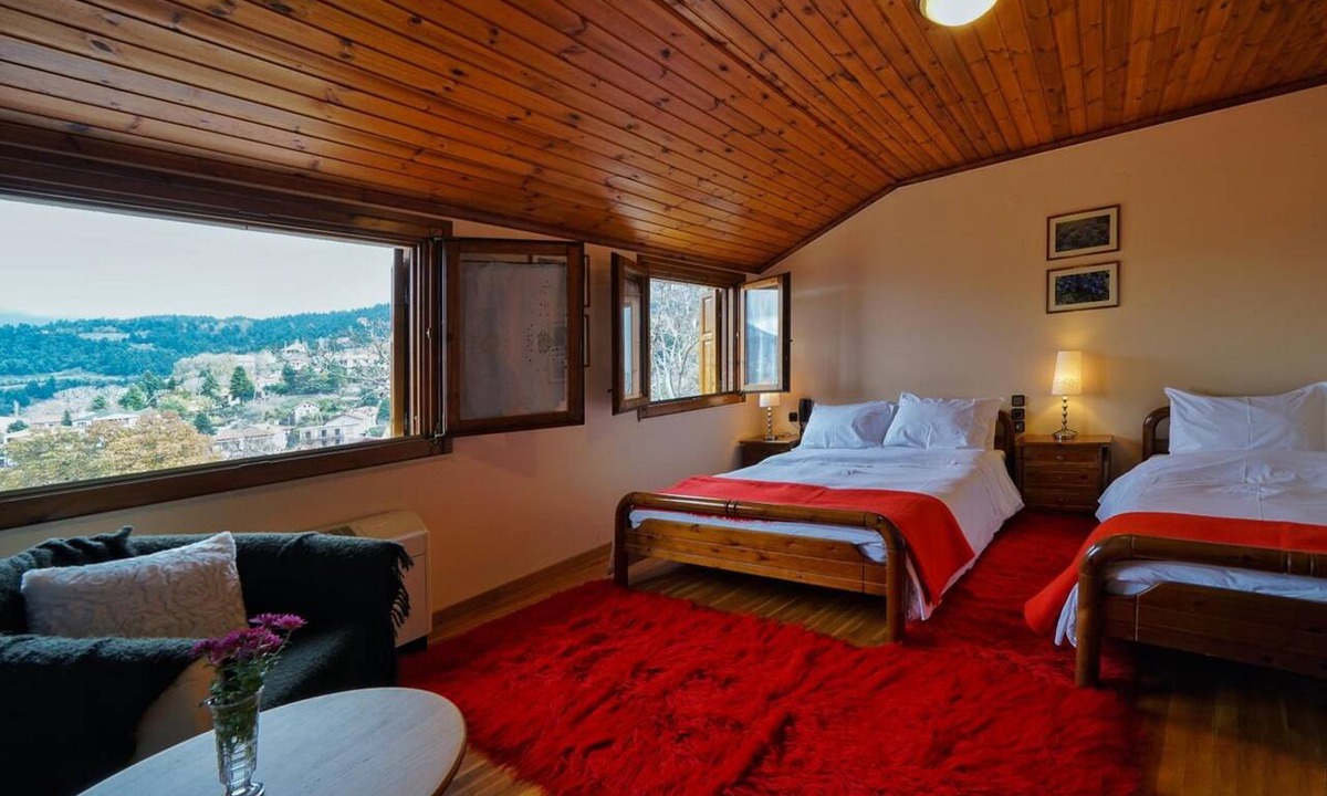 Eptalofos Hotel | To Balcony tis Agorianis