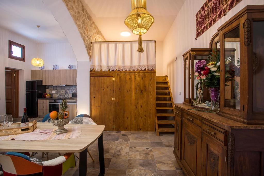 Kalithies House | Traditional Loft Casa Di Vini