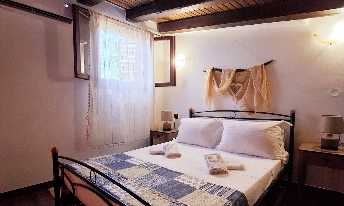 Episkopi House | Traditional Stone House in a Peaceful Cretan Village - 20' from Heraklion Center
