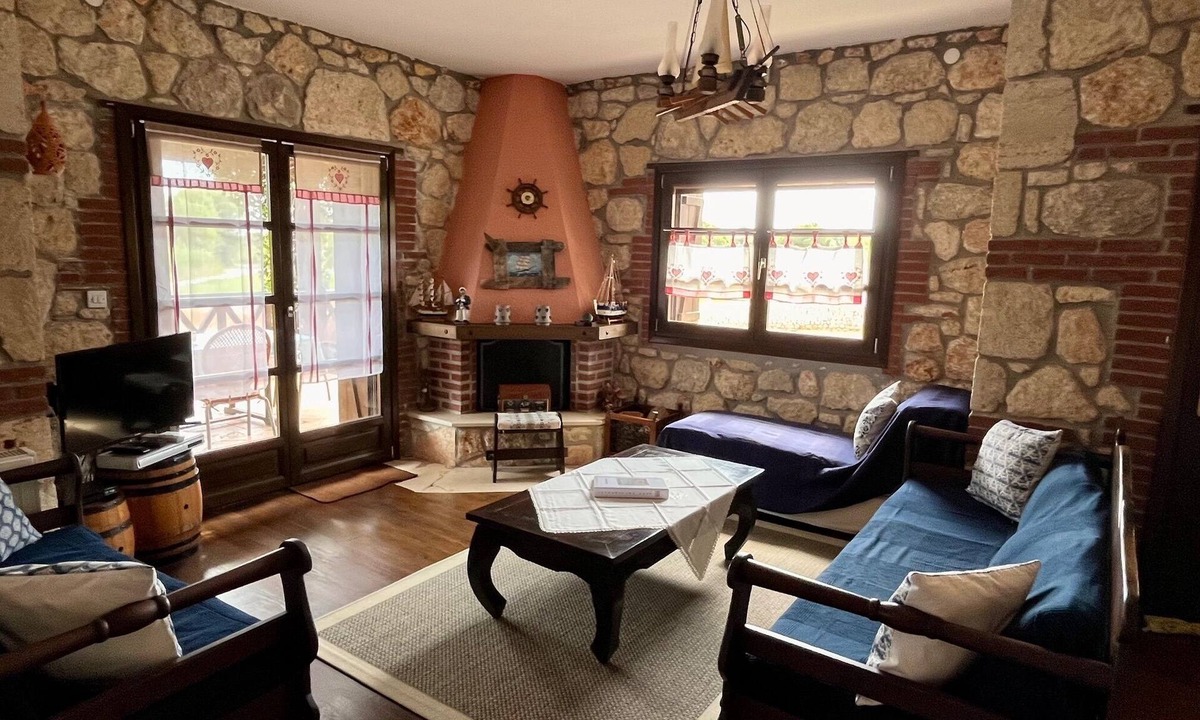 Vourvourou Villa | Traditional Villa Rokosini