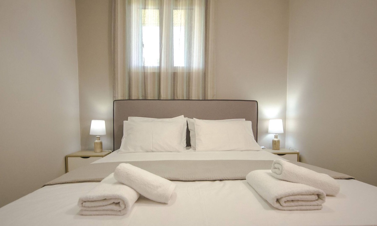 Korfalonas Apartment | Traditional Villa with Apartements in Olive Grove