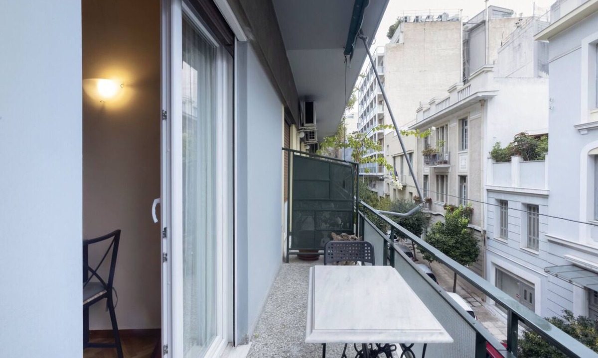 Makrigianni Apartment | Tzireon 16 · Prime Location 2 BR APT next to the A