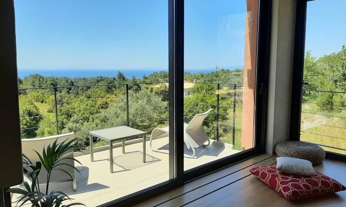 Vlakhia House | Une Villa Avec Confort et Vue, Juste à Côté de la mer et la Montagne