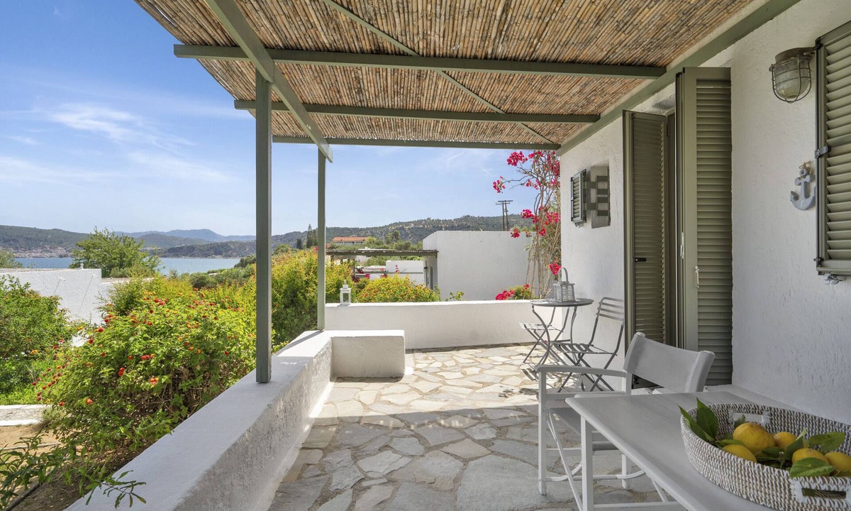 Gythio House | Vacation Home "2 Bedroom Apartment" near Beach with Private Terrace & Wi-Fi