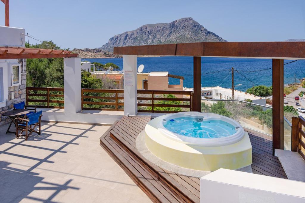 Kamari Apartment | Vasilis Studios Family House