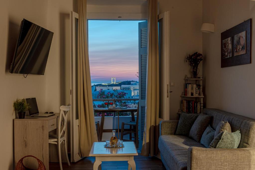 Old Town Naxos Apartment | Venetian Suites 3