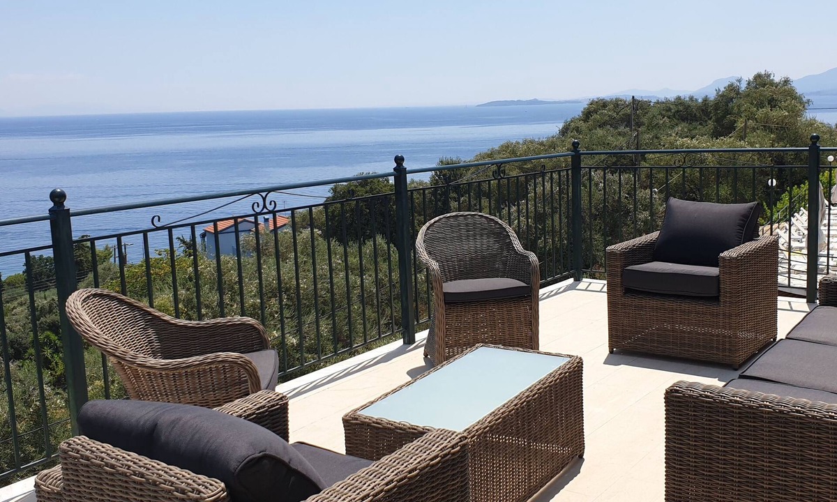 Barbati Villa | Villa Andonis Nissaki is a large villa with a private large pool and sea view.