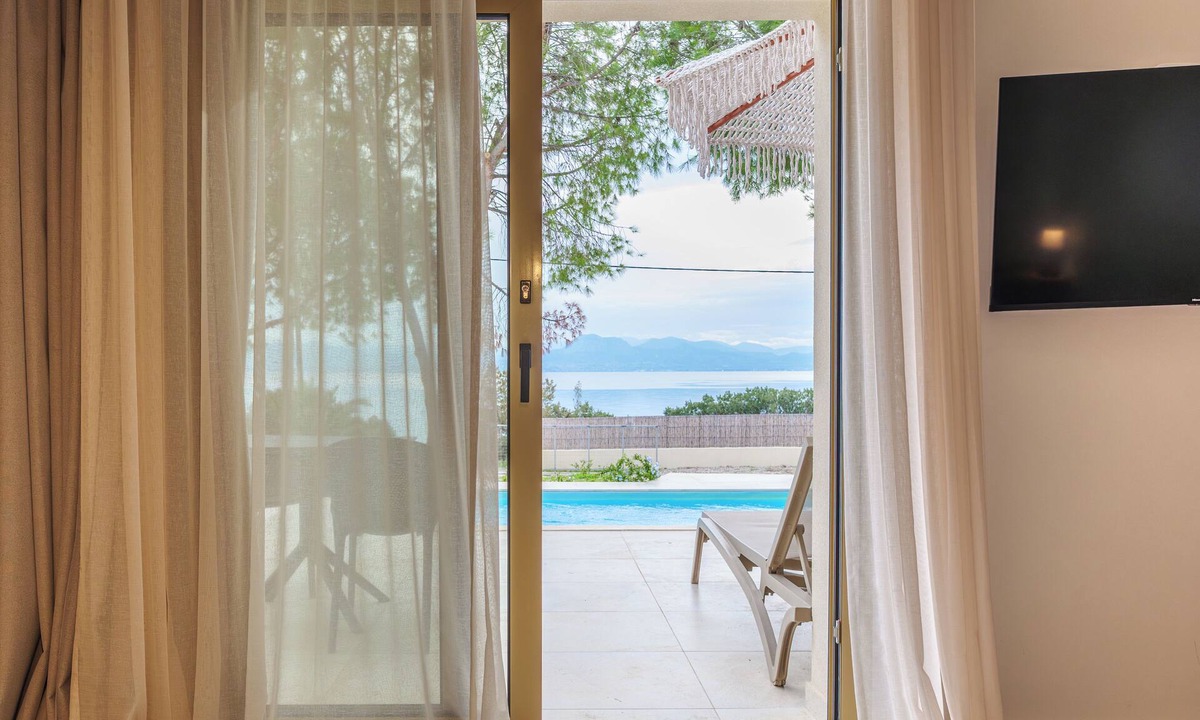 Skaloma Bed & Breakfast | Villa Aura Loutraki