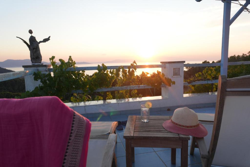 Votsi Villa | Villa Azul - A Timeless Retreat Above the Aegean