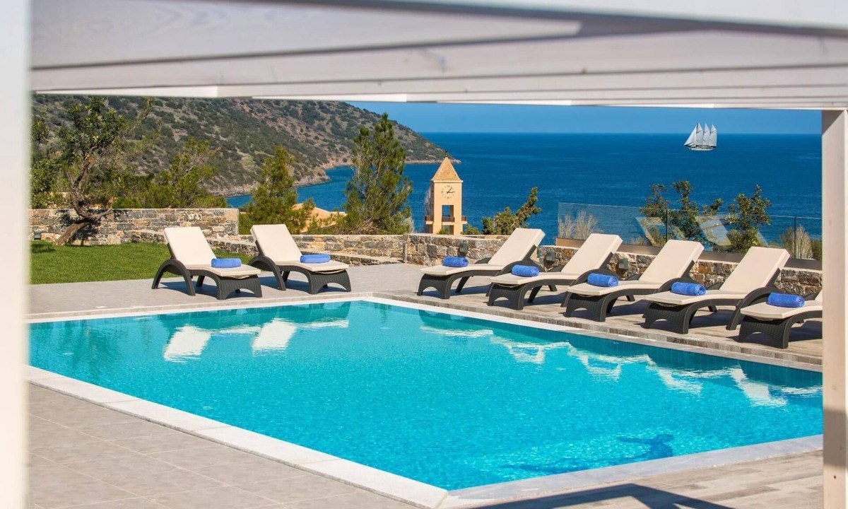 Agios Nikolaos Villa | Villa Bellelen with a heated pool