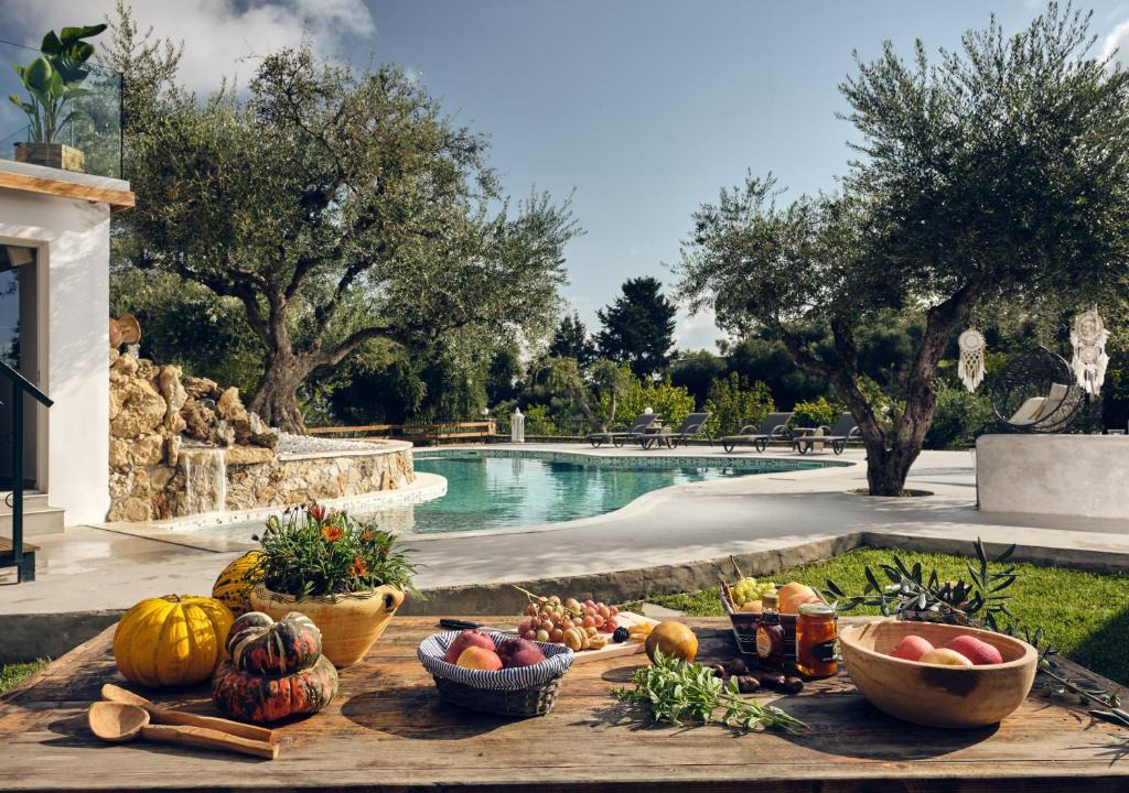 Kypseli Villa | Villa Castelletto heated pool jacuzzi