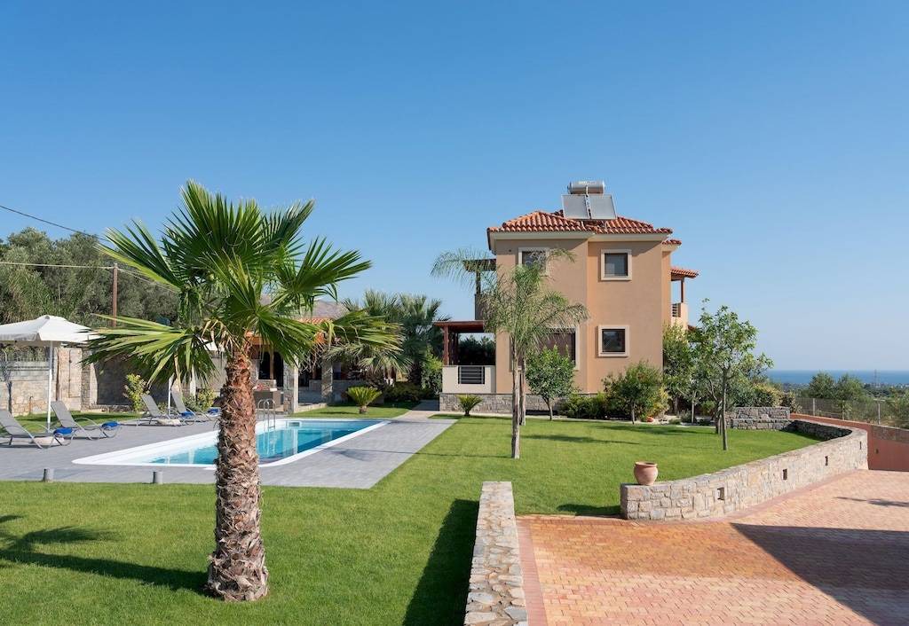 Malevizi Villa | Villa David with private pool