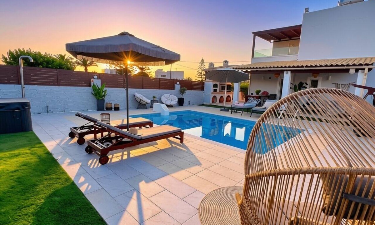 Pigianos Kampos Villa | Villa Elena Beach with 2 bedrooms, Heated Pool & Jacuzzi just 70m from Sea
