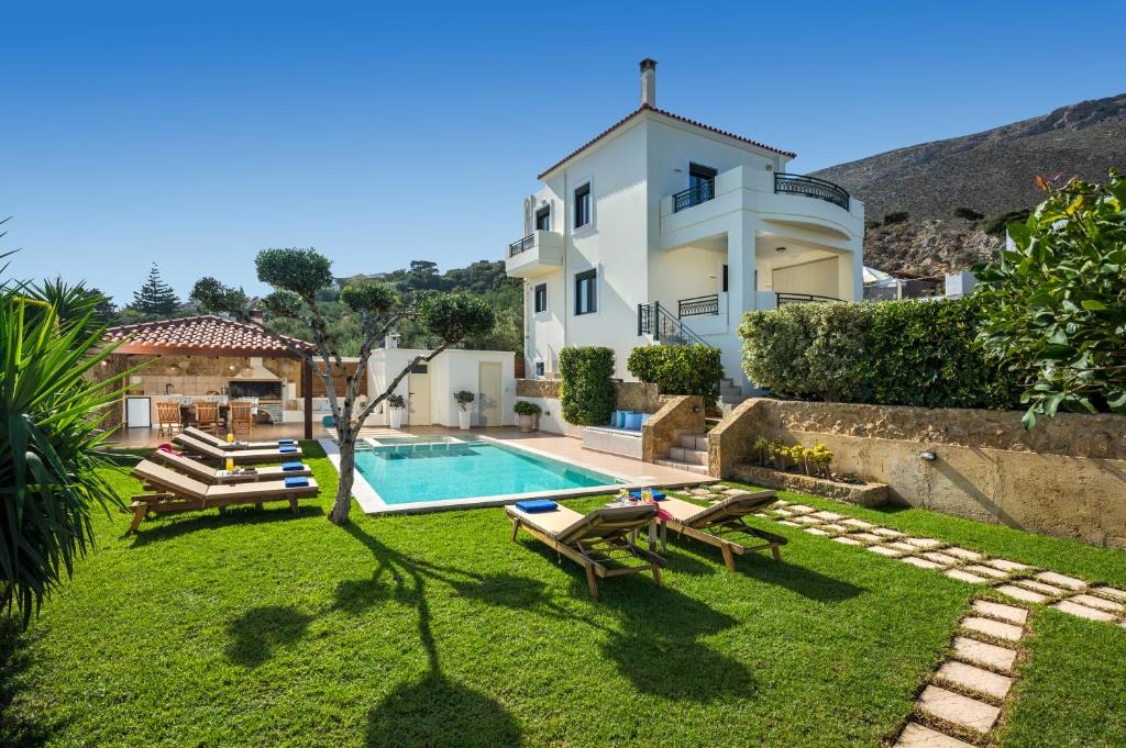 Afrata Villa | Villa Georgia Heated Pool & Jet-Tub