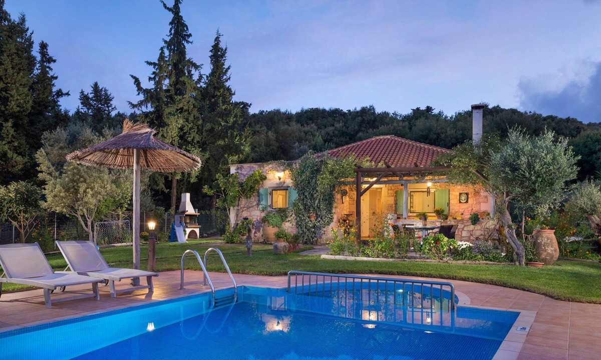 Filippos Villa | Villa Grego, Heated Pool & Garden,Absolut Privacy