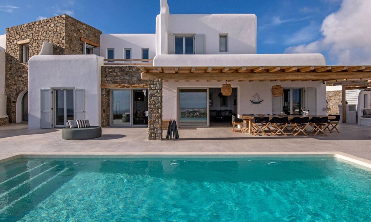 Agios Stefanos House | Villa Gwen perfect for friends or family in great location/beautiful views