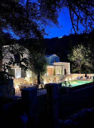Agni Villa | Villa Horti , 333 steps from Agni Bay