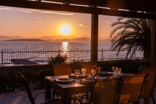 Iria Villa | Villa Isabelle on the beach
