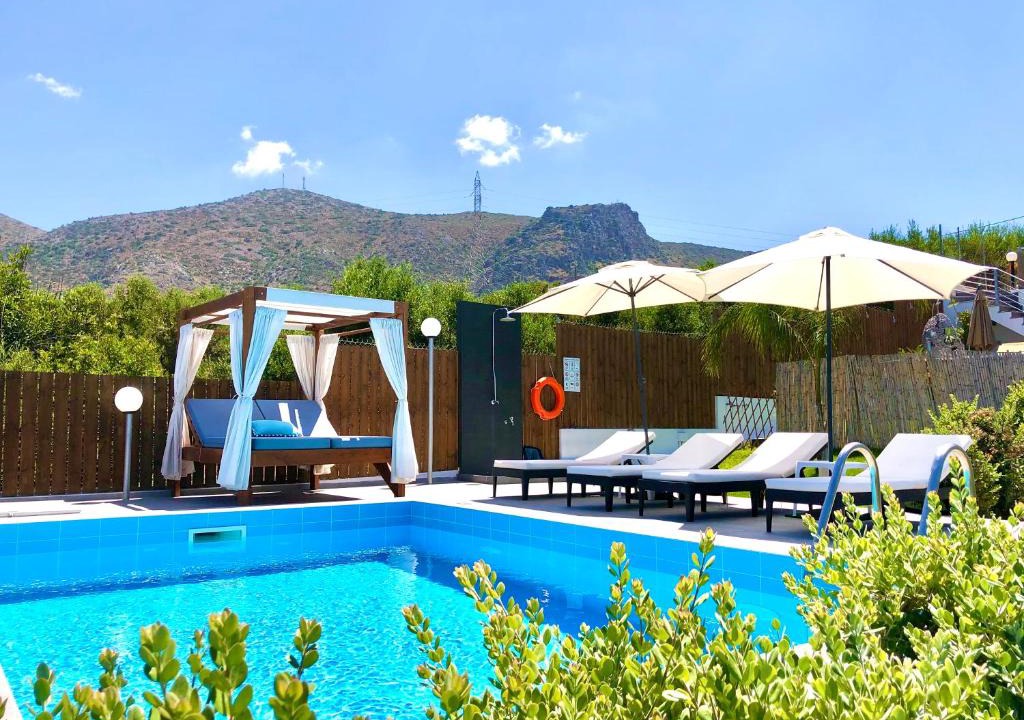 Hersonissos Centre Apartment | Villa Izabela Apartments with Private Pools