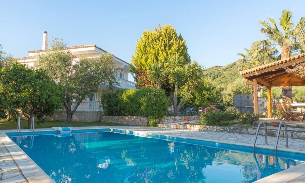 Neromilos Villa | Villa Lilly - Six Bedroom Villa, Sleeps 12