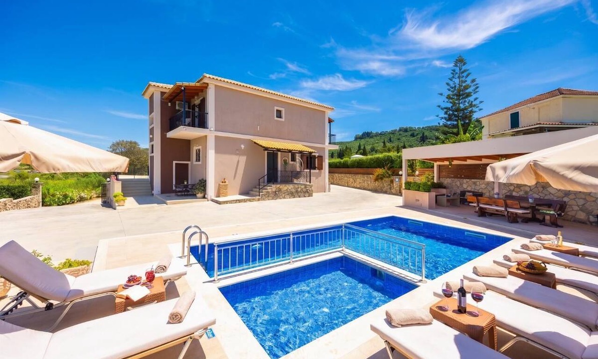 Meso Gerakari Villa | Villa Maggie Alonia - Four Bedroom Villa, Sleeps 8