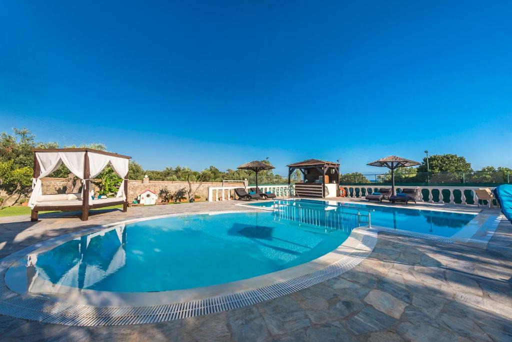 Chalikounas Villa | Villa Maxim with Private Pool & Tennis Court