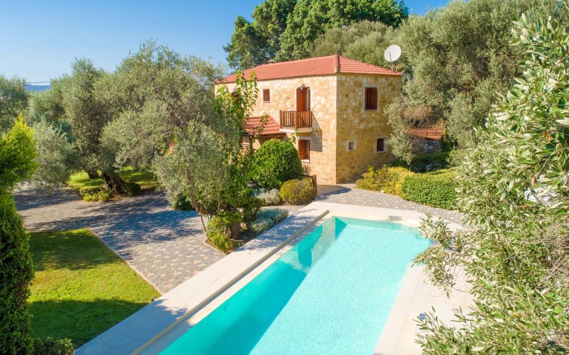 Kolymbari Villa | Villa Miguela: Large Private Pool, A/C, WiFi, Eco-Friendly
