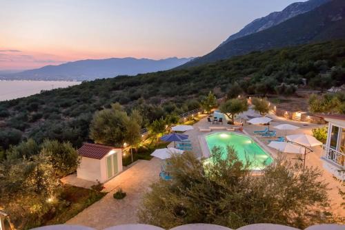 Diasella House | Villa Needa's - Emotions House Crystal Pool
