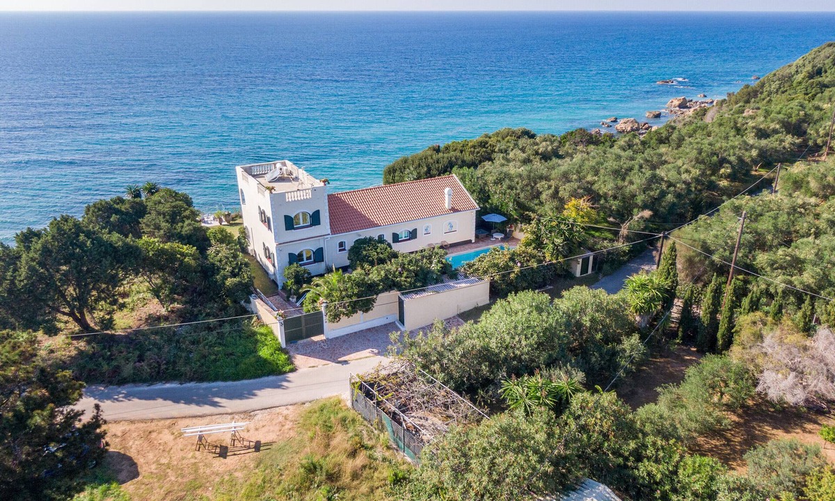 Chalikounas Villa | Villa 'Seahorse Bay Beach Halikounas' with Private Pool, Private Terrace and Air Conditioning