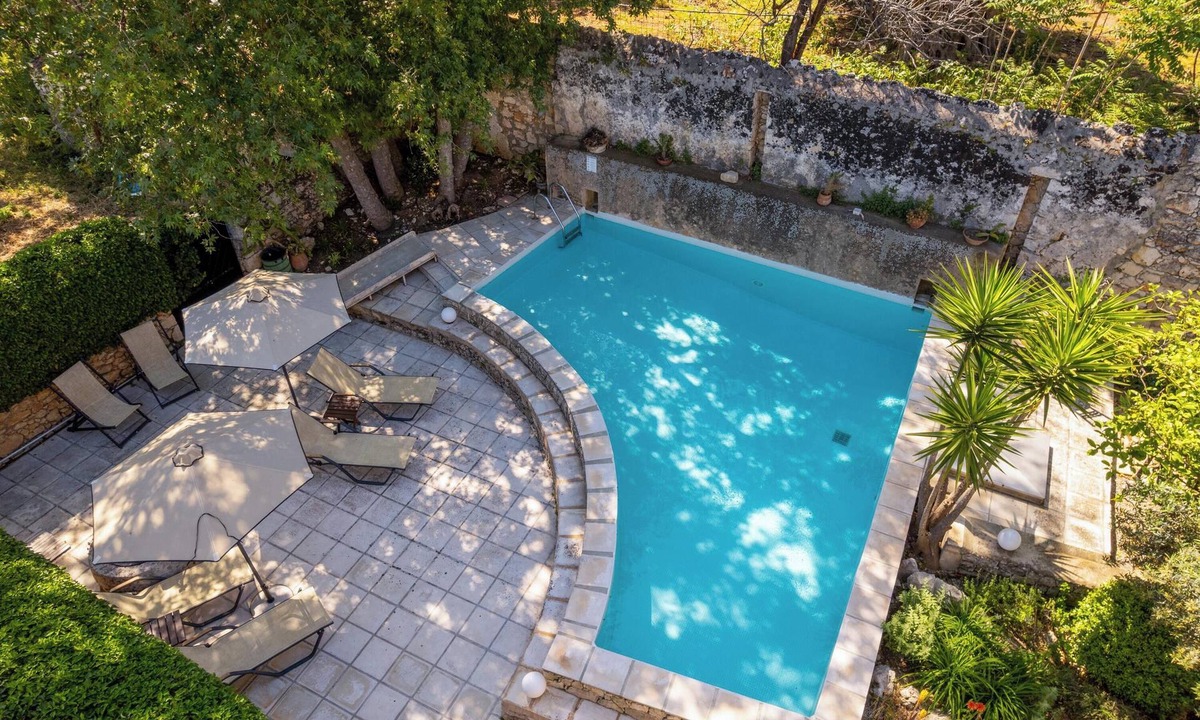 Atsipópoulon Villa | Villa Svega - Timeless Venetian Charm by etouri