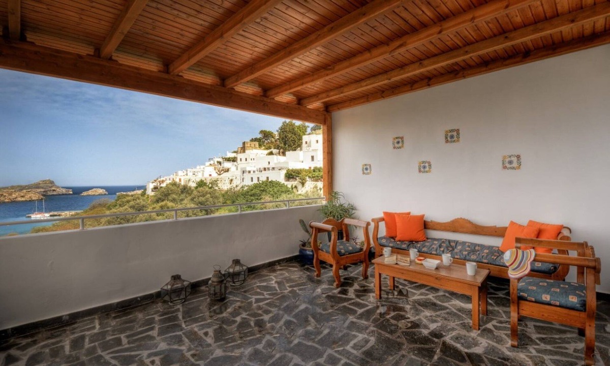 Lindos Villa | Villa Thalassa 1 | 2 Bedrooms with En-suite | Traditional Lindian Bed |.
