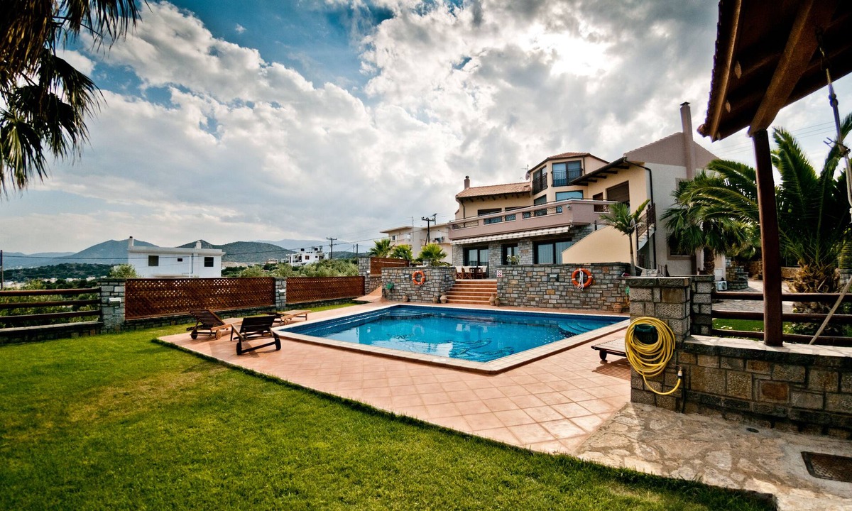 Katsikia Villa | Villa Theano - 4 bedroom villa close to the beach