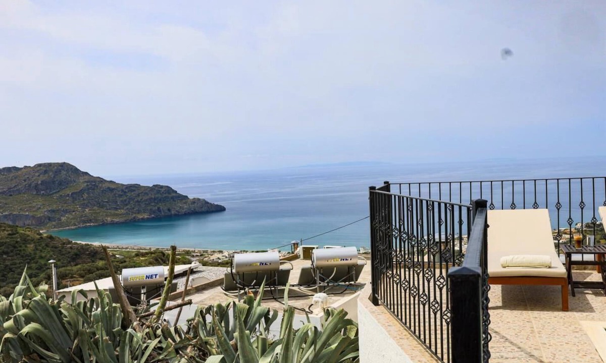 Mirthios House | Villa with pool above the village roofs, for 4 people Wi-Fi, A/C and satellite TV available.