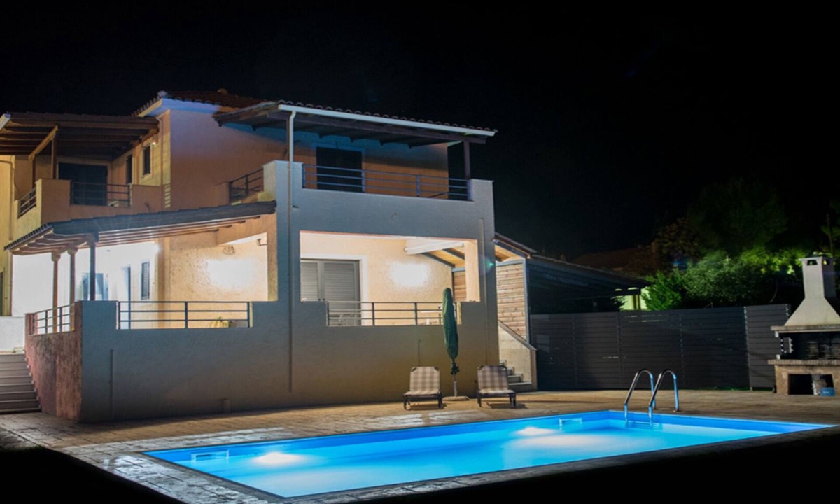 Kariotai Villa | Village Villas Luxurious 2 floor villa, Pool, Large Garden near beaches, & city