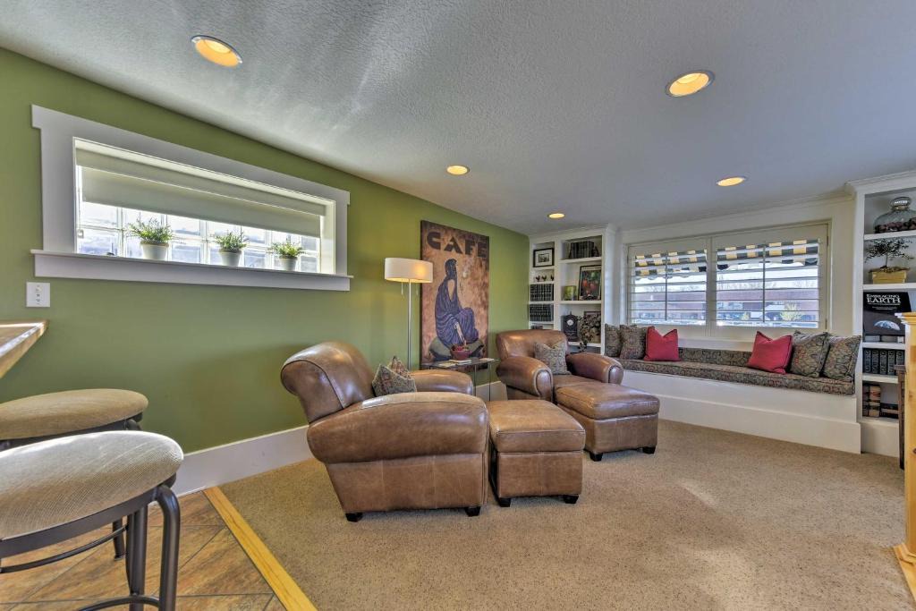 Logan Apartment | Walkable Downtown Logan Apartment w/Rooftop Deck