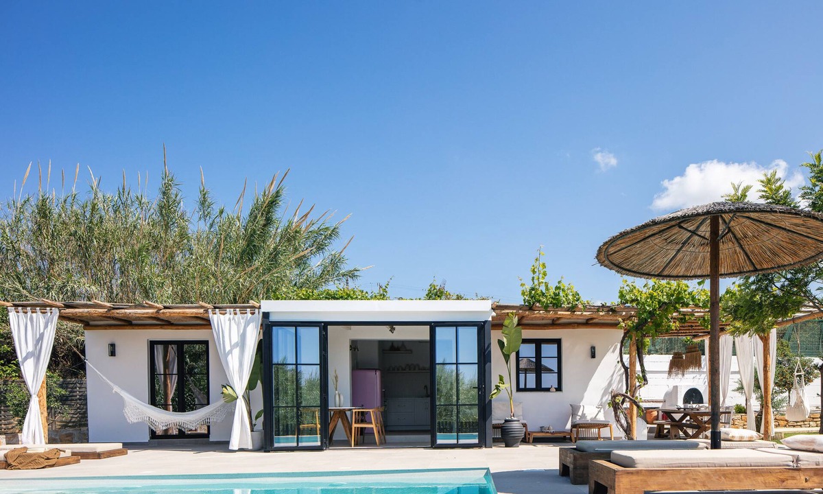 Platanias Town Villa | Walking Distance to Platanias Centre and the Beach! Heated pool!