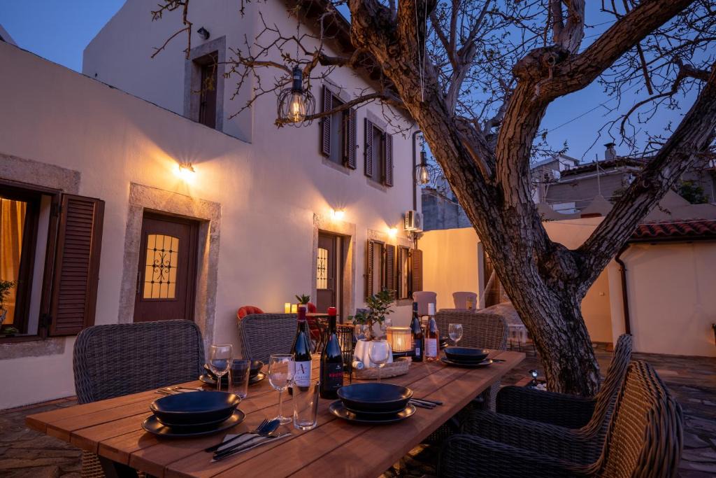 Archanes Villa | WALNUT TREE VILLA
