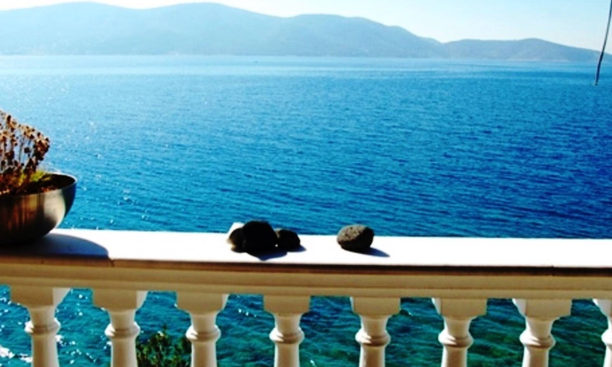 Salamis House | Wavedance Accommodation (Artemis)