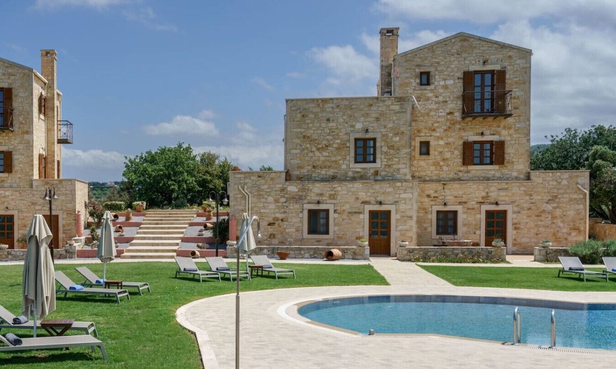 Pikris Villa | Wedding Villa w/Pool, BBQ, Ping Pong, 23 people