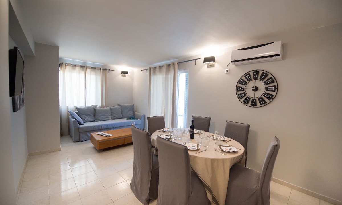 Kariotai Apartment | Well located 2BR apartment in Lefkada