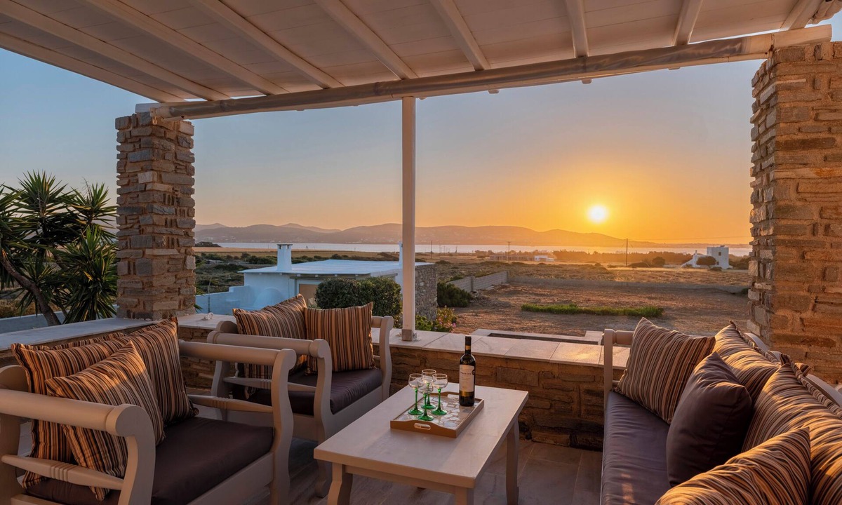 Pounta Villa | Where the sea meets the sky your dream home in Paros with a view that never ends