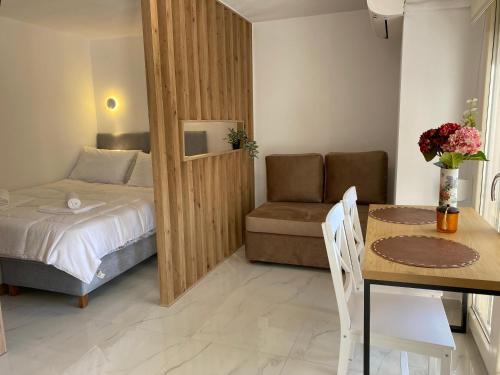 Kavala Apartment | White Apartment