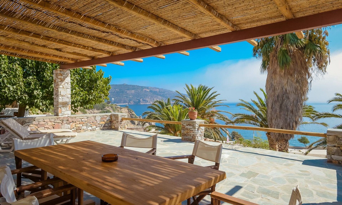 Platis Gialos Bed & Breakfast | White & black Suites – Suite Four