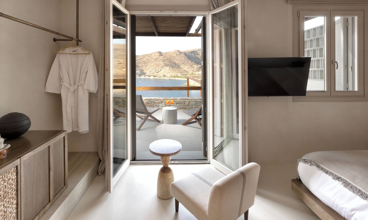 Kithnos Hotel | Yfes