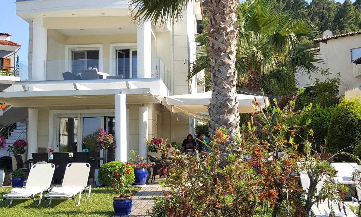 Polichrono Apartment | Your dream vacation home in heavenly landscape between pinewood and sea