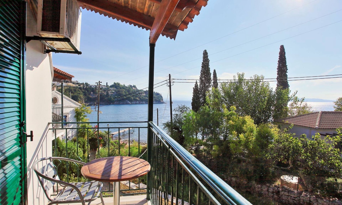 Agni Apartment | Zoulis Eleni: A traditional village apartment in Kalami, just a few steps away from the beach