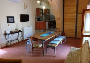 2 apartments sharing garden and pool