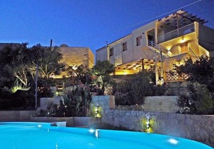 2 apartments sharing garden and pool