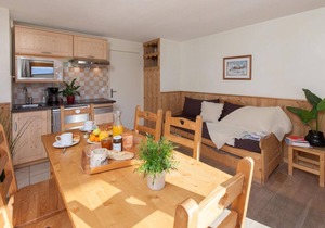 200m from resort center, 3rd floor, balcony, tv, ski locker, 25m², Serre Chevalier in Briançon