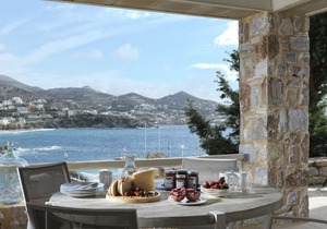 3 Bedroom Villa with Sea View and pool access